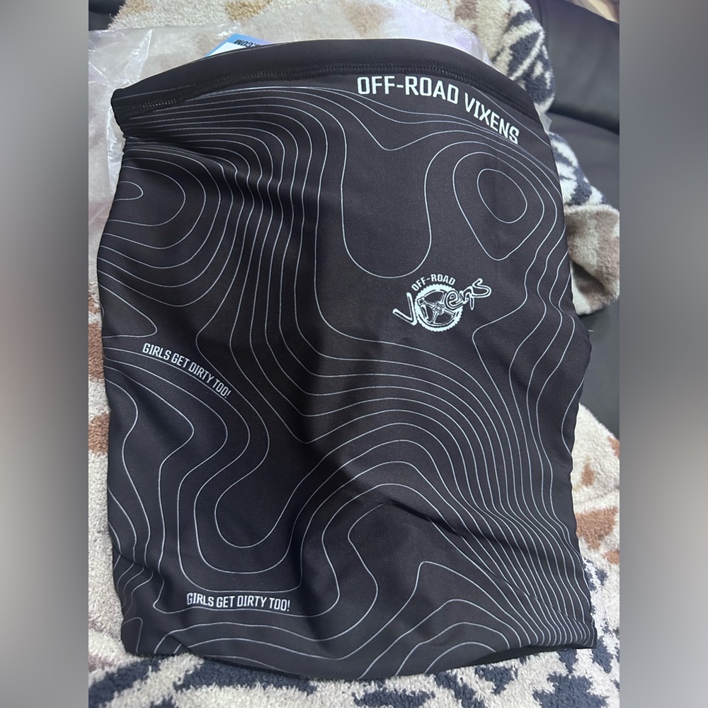 Off-Road Vixens Black Graphic Neck Thingy